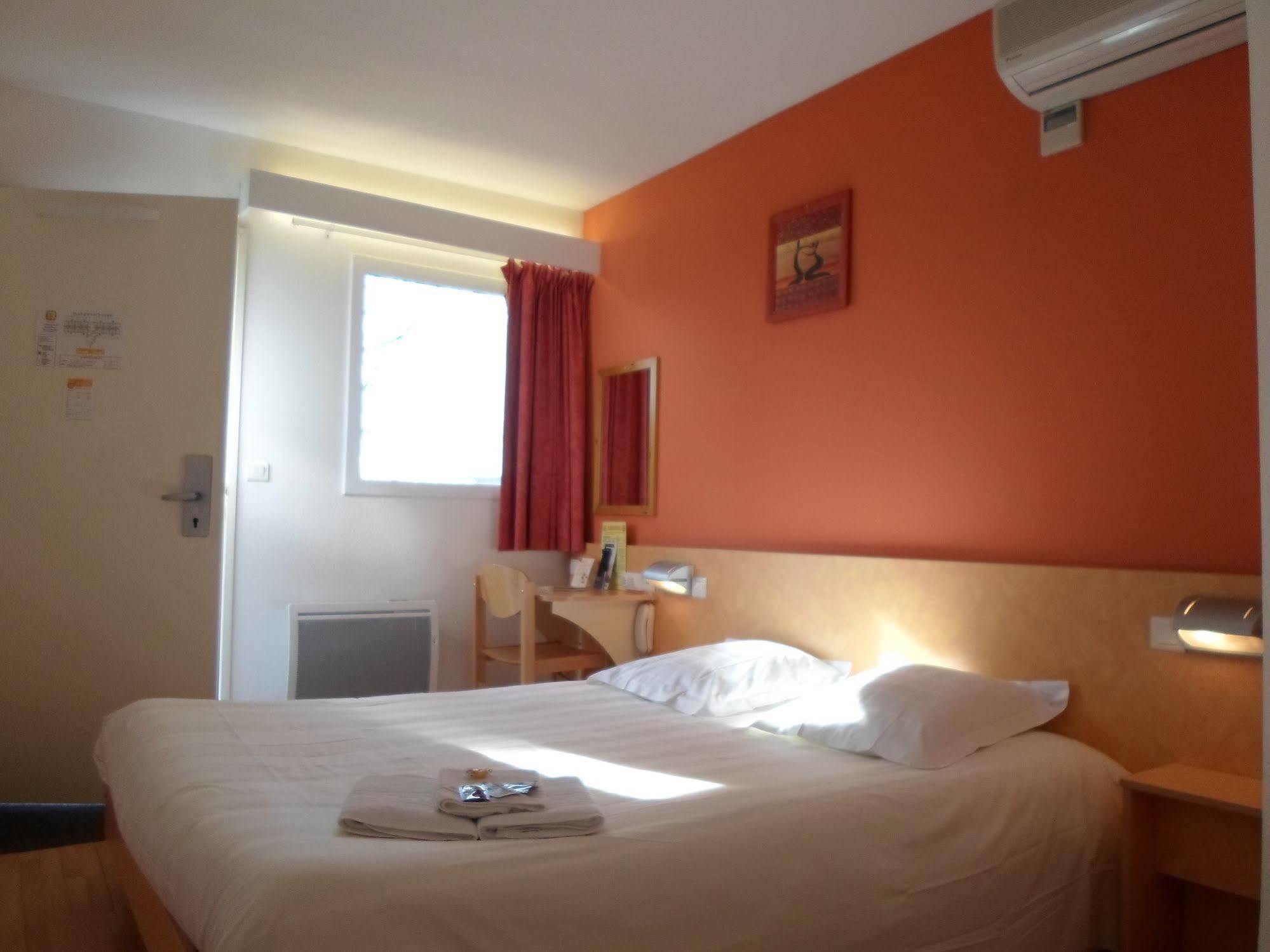 The Originals Access, Hotel Saint-Flour Екстериор снимка