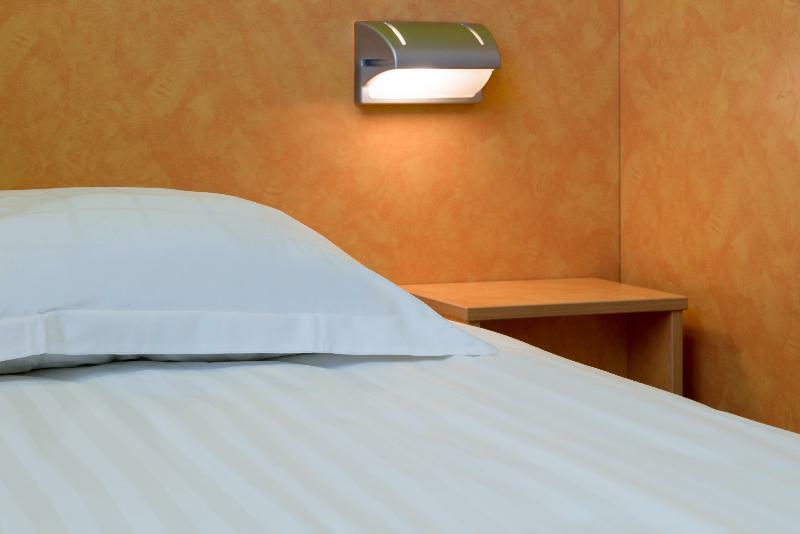 The Originals Access, Hotel Saint-Flour Екстериор снимка